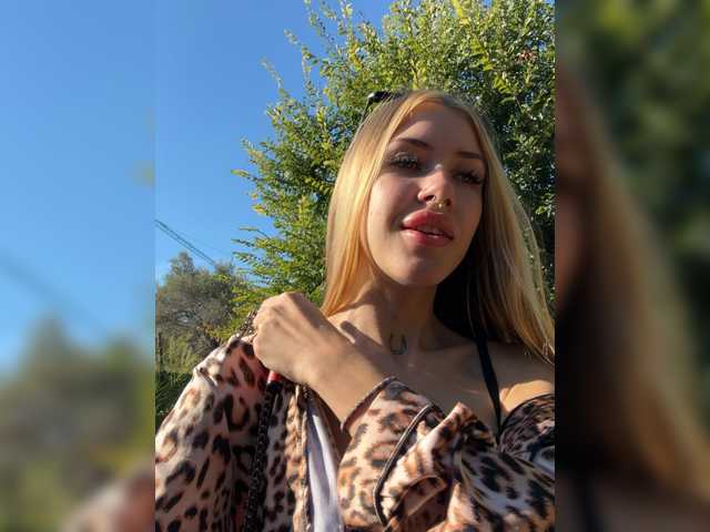 sexxxblondy live cam on BongaCams