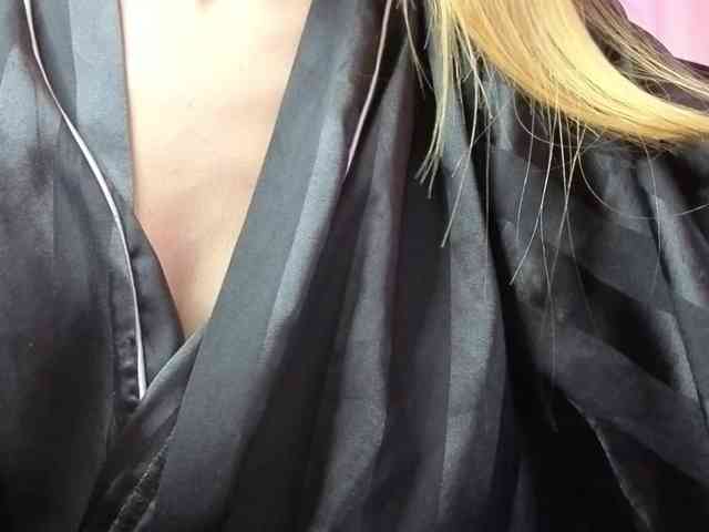 sexxxblondy webcam