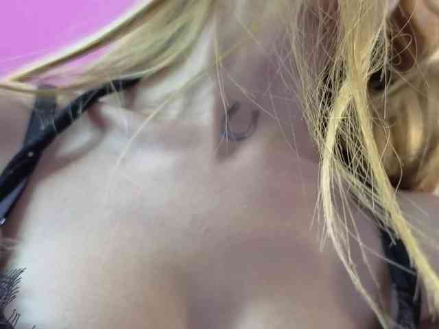 sexxxblondy webcam