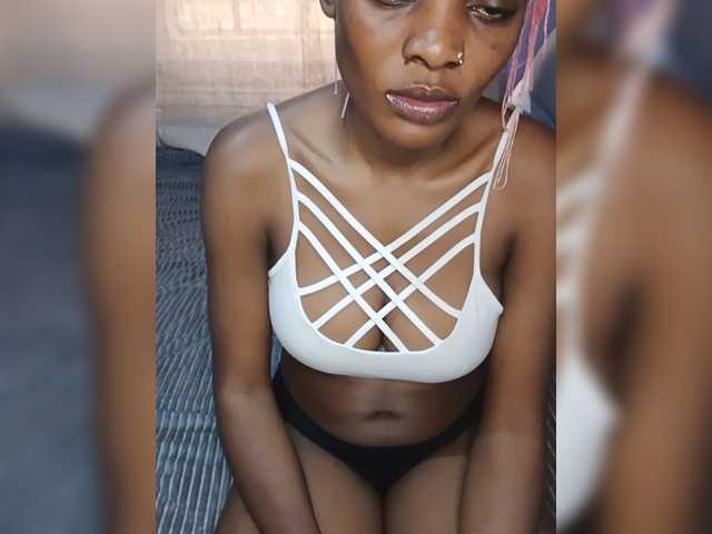 Blossomed20 live cam on BongaCams