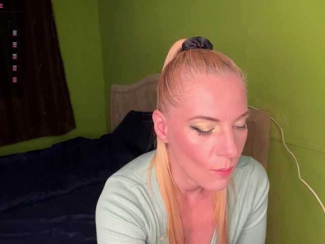 Overshine live cam on BongaCams