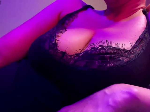 Overshine live auf BongaCams