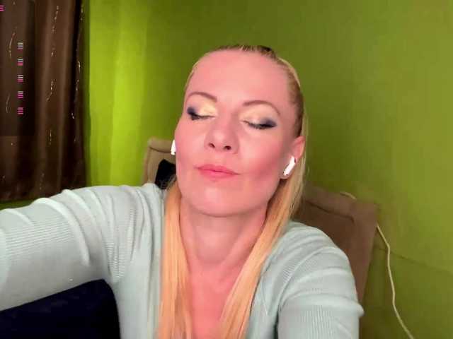 Overshine live cam on BongaCams