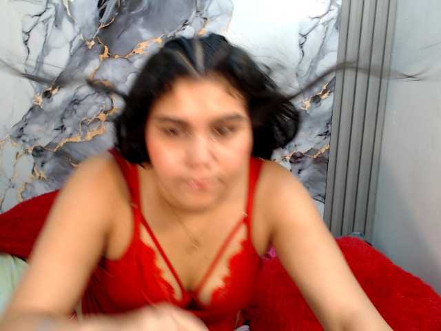 sharlottequeenx live cam on BongaCams