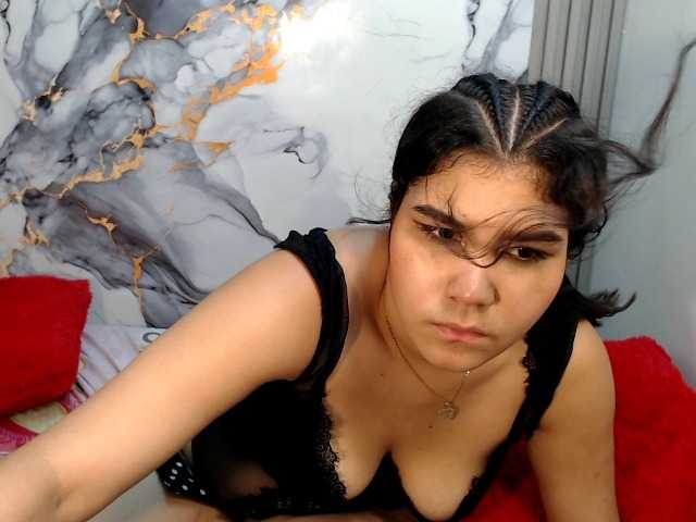 sharlottequeenx live cam on BongaCams