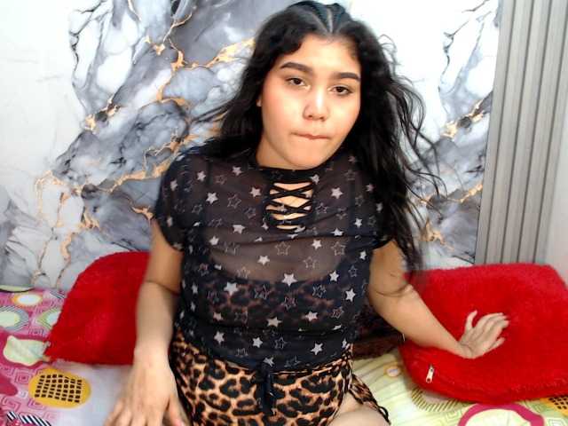 sharlottequeenx live cam