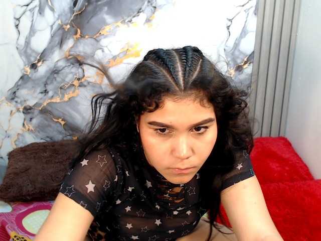 sharlottequeenx live cam on BongaCams