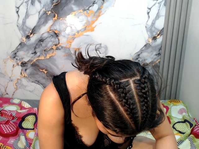 sharlottequeenx live cam on BongaCams