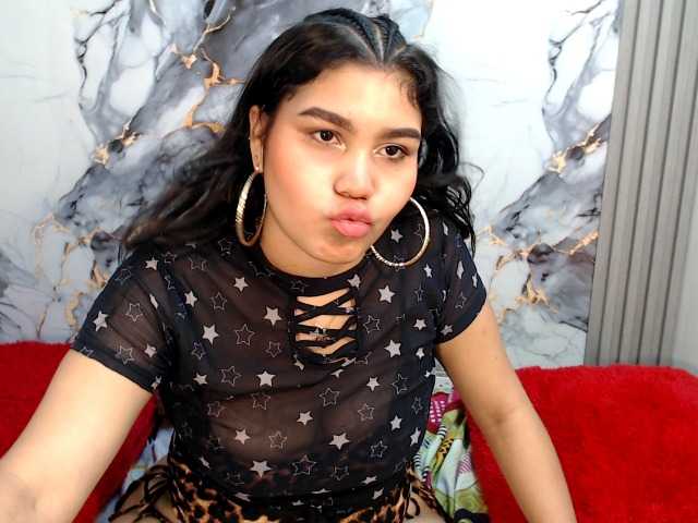 sharlottequeenx live cam on BongaCams