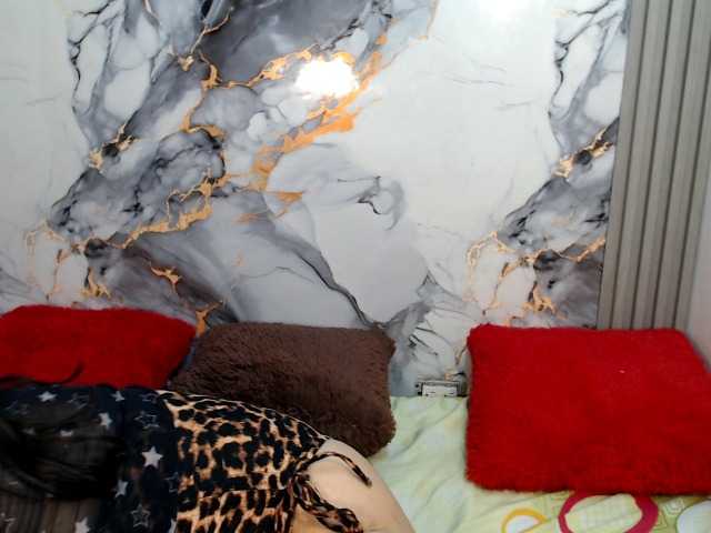 sharlottequeenx live cam