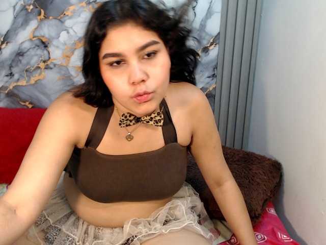 sharlottequeenx live cam on BongaCams