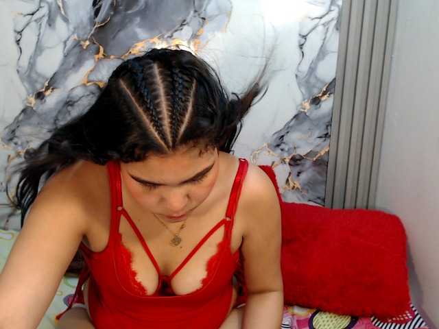 sharlottequeenx live cam on BongaCams