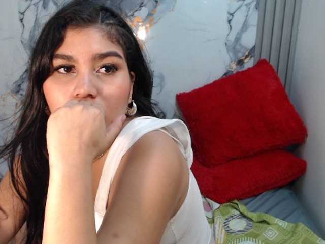 sharlottequeenx live cam on BongaCams