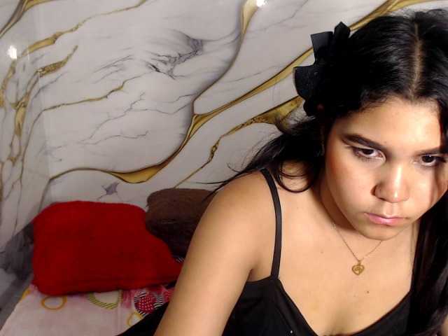 sharlottequeenx live cam on BongaCams