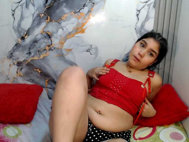 sharlottequeenx live cam on BongaCams