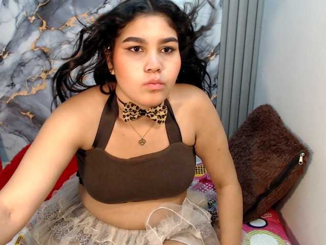 sharlottequeenx live cam on BongaCams