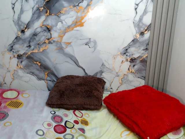sharlottequeenx live cam on BongaCams