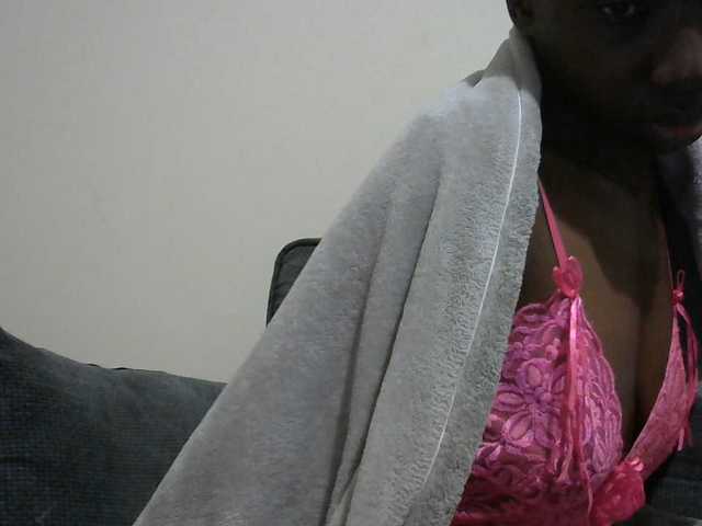 le modèle Sexyclara1 est en webcam porno dans un show sur le site bongacams, il possède les tags suivants: Ebony,Brunette,Trimmed