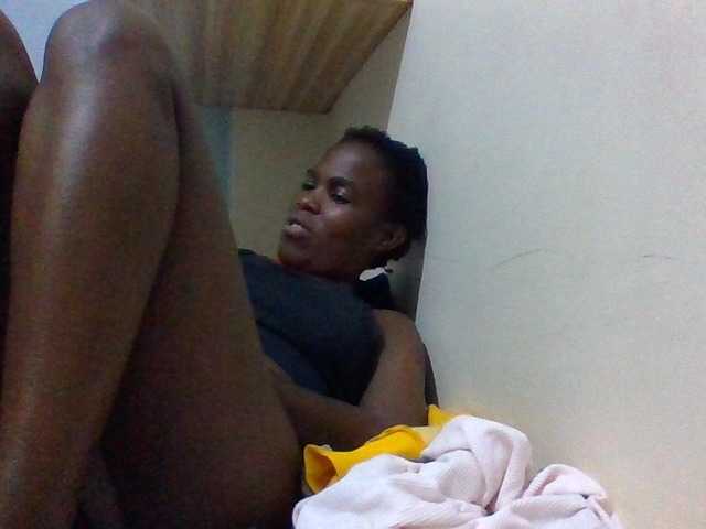 le modèle Cutesnyder est en webcam porno dans un show sur le site bongacams, il possède les tags suivants: Ebony,Brunette,Trimmed