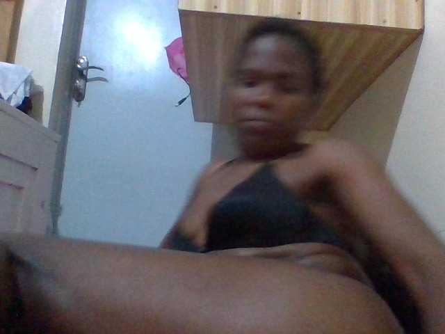 le modèle Cutesnyder est en webcam porno dans un show sur le site bongacams, il possède les tags suivants: Ebony,Brunette,Trimmed