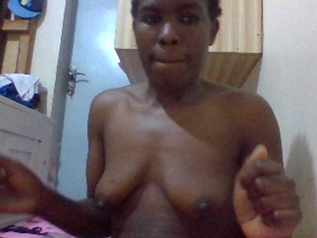 Cutesnyder live cam on BongaCams