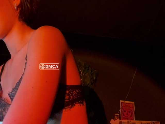 Mikiora live cam on BongaCams