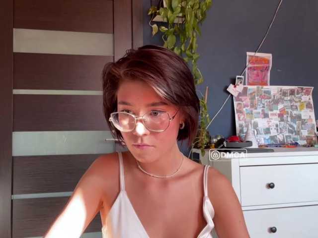 Mikiora live cam on BongaCams