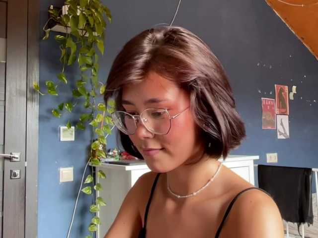 Mikiora live cam on BongaCams