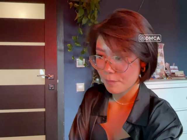Mikiora live cam on BongaCams