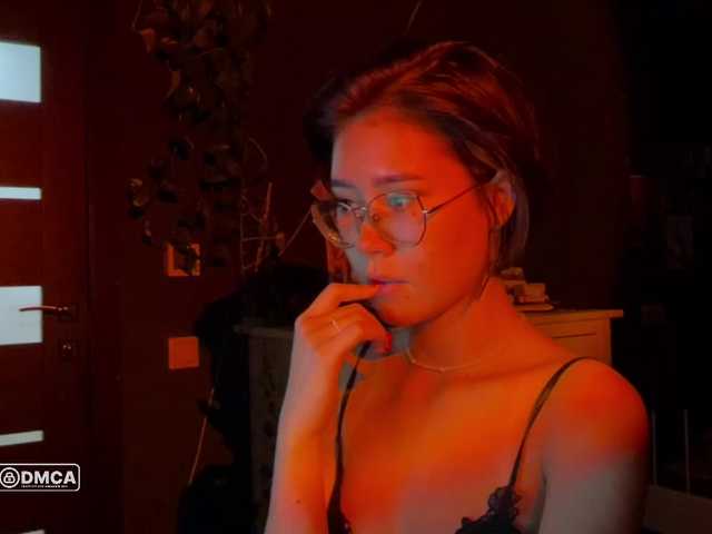 Mikiora live cam on BongaCams