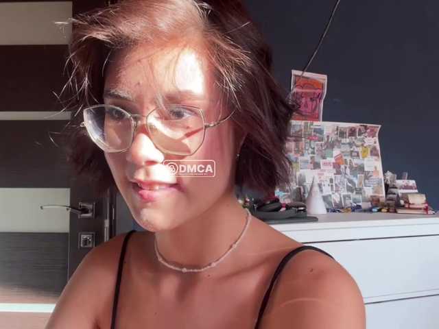 Mikiora live cam on BongaCams