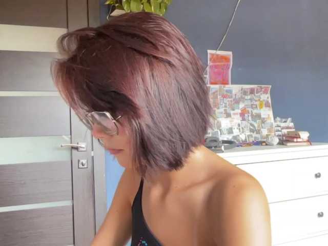 Mikiora live cam on BongaCams