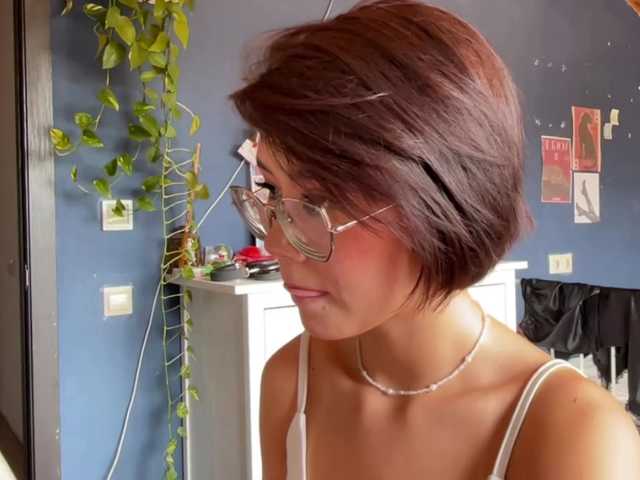 Mikiora live cam on BongaCams