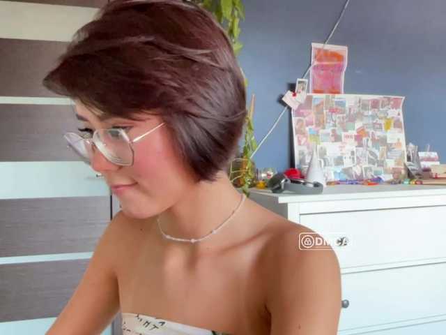 Mikiora live cam on BongaCams