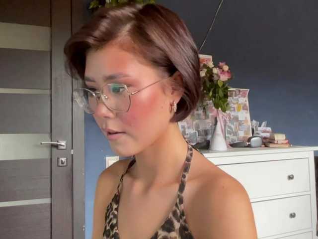 Mikiora live cam on BongaCams