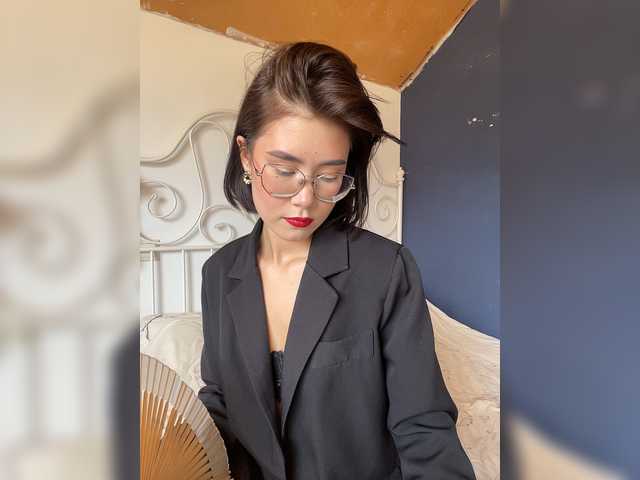 Mikiora live cam on BongaCams