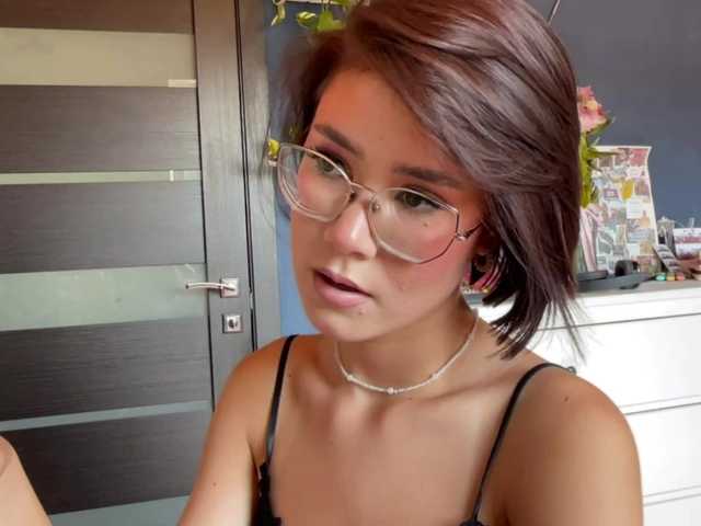 Mikiora live cam on BongaCams