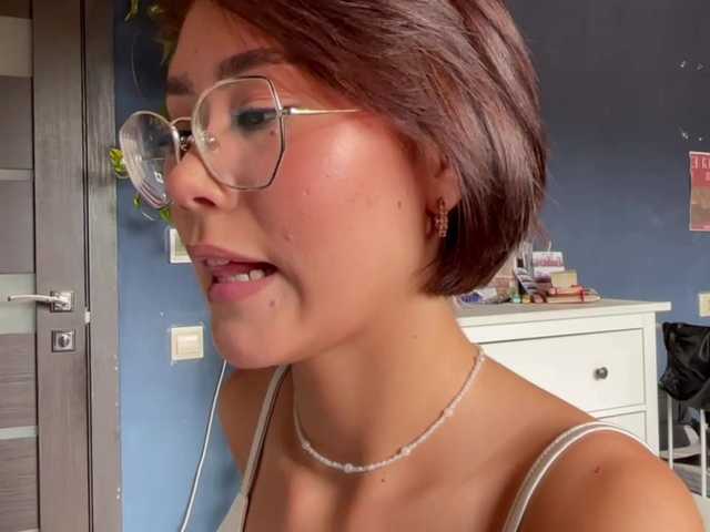 Mikiora live cam on BongaCams