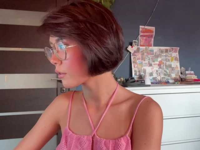 Mikiora live cam on BongaCams