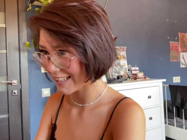 Mikiora live cam on BongaCams