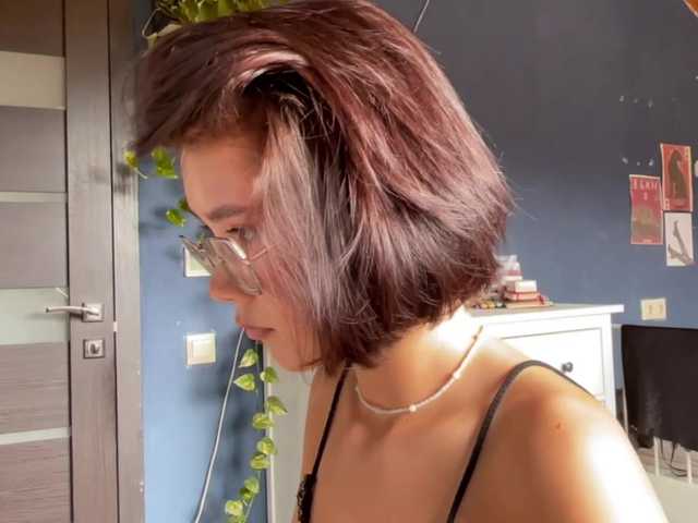 Mikiora live cam on BongaCams