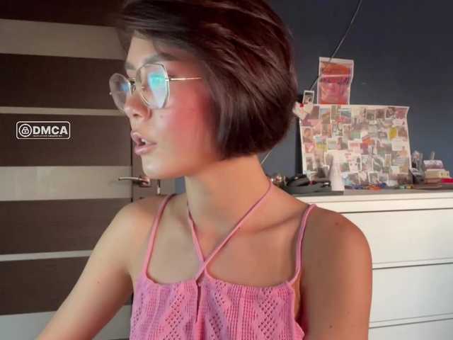 Mikiora live cam on BongaCams