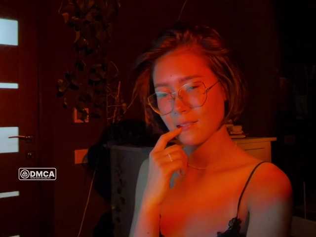 Mikiora live cam on BongaCams