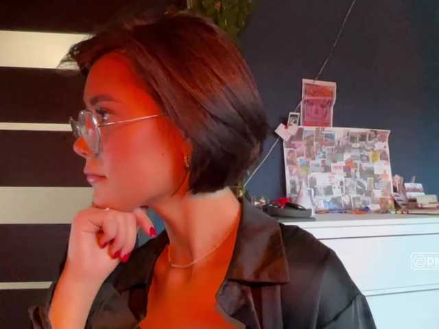 Mikiora live cam on BongaCams