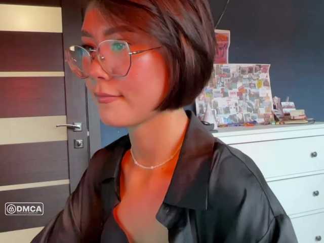 Mikiora live cam on BongaCams