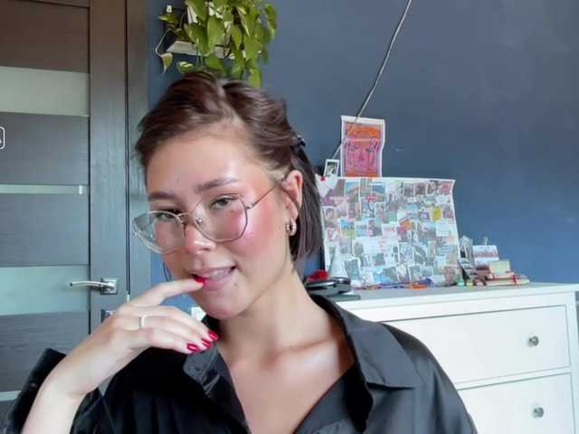 Mikiora live cam on BongaCams