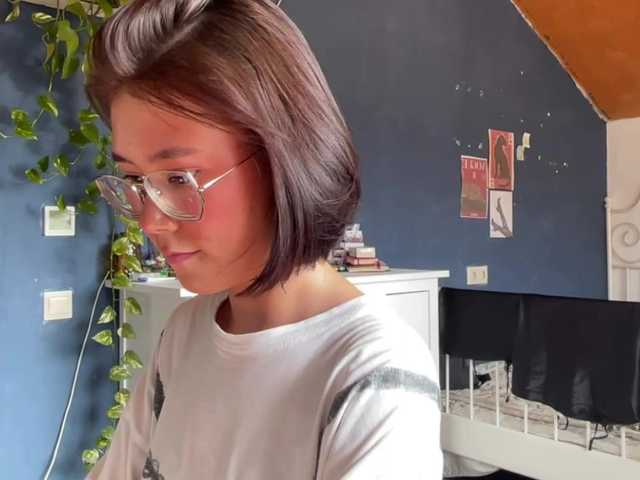 Mikiora live cam on BongaCams