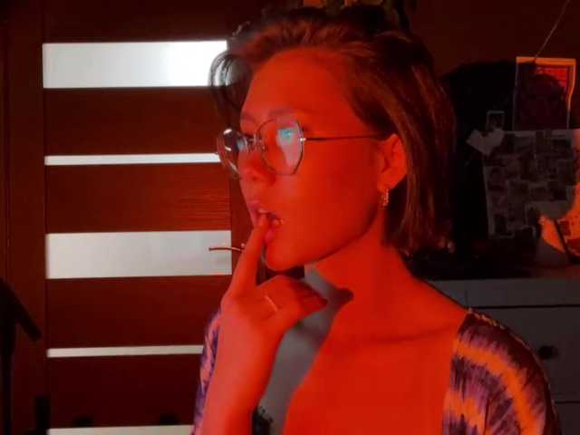Mikiora live cam on BongaCams