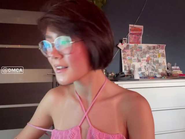 Mikiora live cam on BongaCams