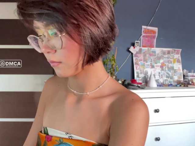 Mikiora live cam on BongaCams